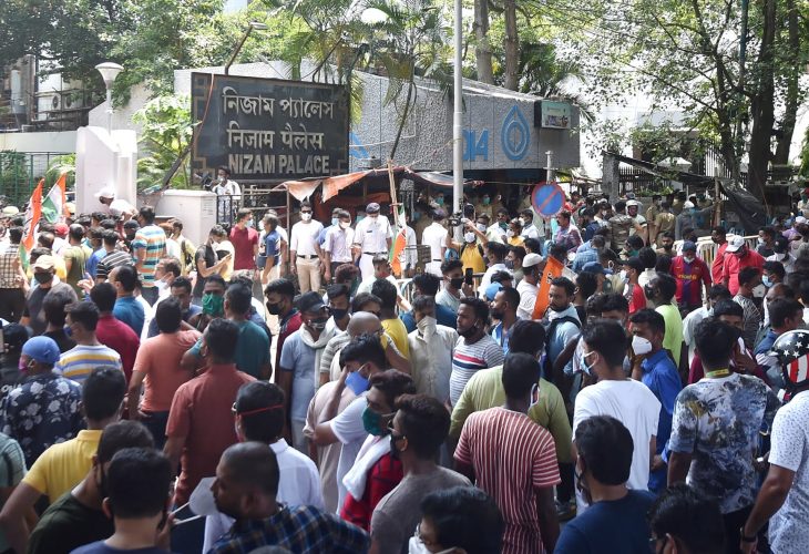 CBI VS दीदी: ममता के खिलाफ FIR, भड़के तृणमूल समर्थक, CRPF जवानों और CBI दफ्तर पर पथराव…