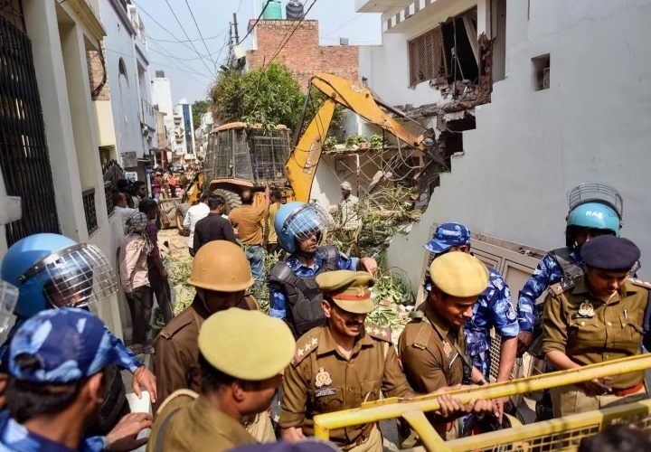 उमेश पाल हत्याकांड: उत्तर प्रदेश में आरोपी के सहयोगी का घर तोड़ा गया।