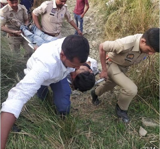 संदिग्ध परिस्थितियों में युवक की मौत मृतक की माँ ने गाँव के 2 लोगों पर हत्याकर शव फेंके जाने का लगाया आरोप