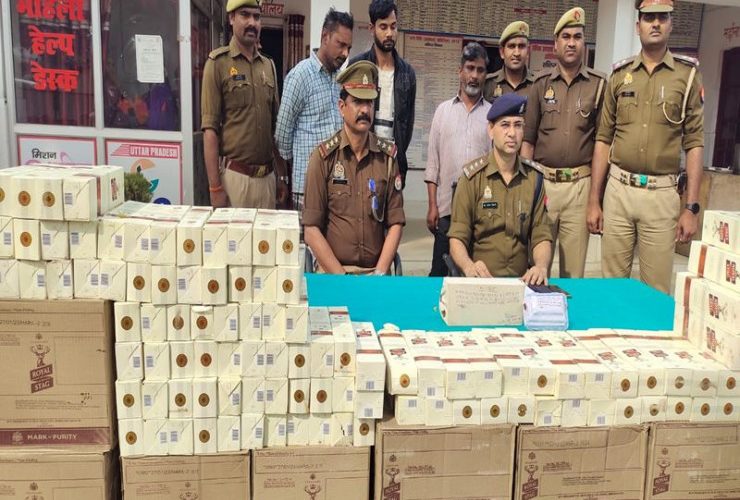 ई रिक्शा की नंबर प्लेट लगाकर ट्रक से तस्करी कर बिहार ले जा रहे थे शराब की खेप, तीन गिरफ्तार