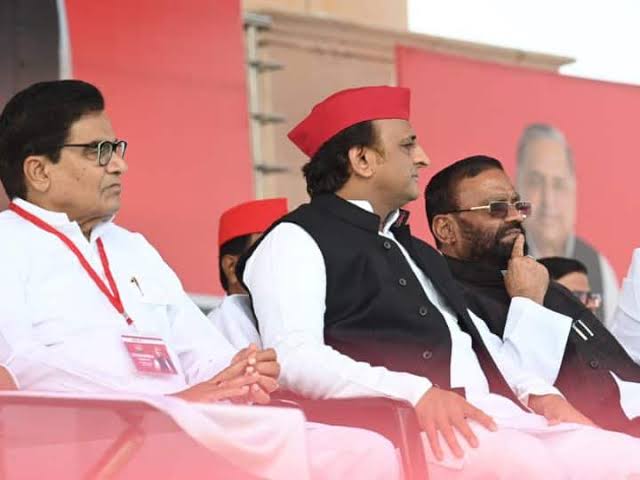 मुलायम सिंह के बिना सैफ‌ई में इस अंदाज में मनाई गई होली, अखिलेश यादव ने नहीं दिया कोई संबोधन