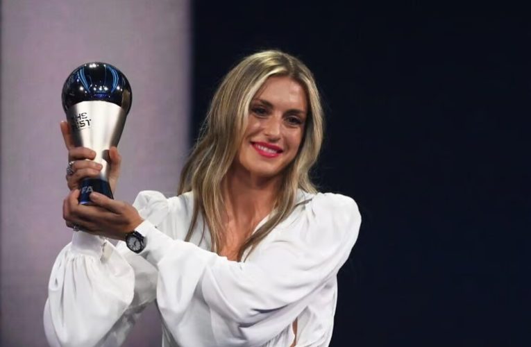 स्पेन की अलेक्सिया पुटेलस को 2022 की फीफा सर्वश्रेष्ठ महिला फुटबॉलर चुना गया