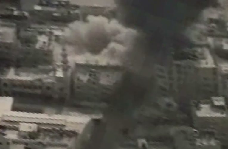 इज़राइल वायु सेना के जेट विमानों ने हमास के कार्यकर्ताओं पर हमला किया, सैन्य चौकियों को नष्ट कर दिया