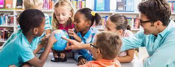 भविष्य की रूपरेखा: स्कूलों में अनुकूलित पाठ्यक्रम के लिए एक खाका