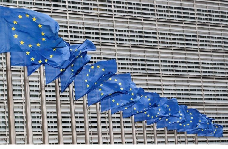 रिपोर्टों में कहा गया है कि रूस से संबंधों के कारण चीनी और भारतीय कंपनियों पर प्रतिबंध लगने वाले हैं