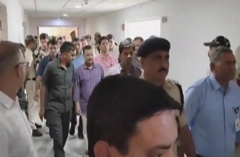 शराब नीति मामले में अरविंद केजरीवाल को 7 दिन की जांच एजेंसी की हिरासत में भेजा गया