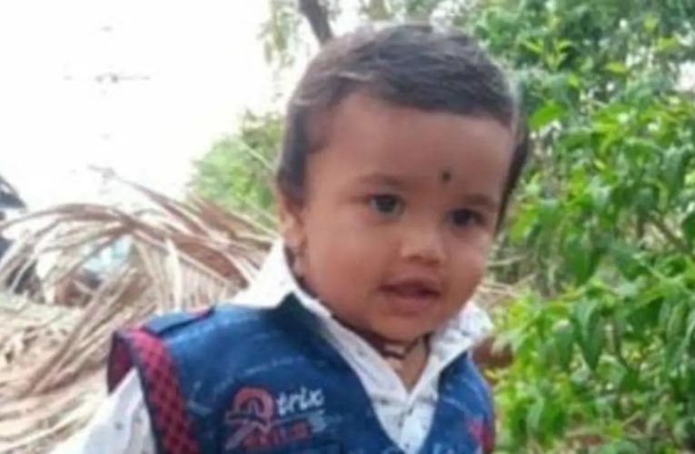 कर्नाटक के बोरवेल में 16 फीट गहराई में फंसा 2 साल का लड़का, बचाव कार्य जारी: पुलिस