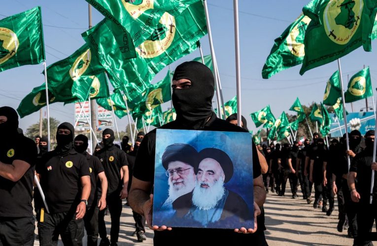 ईरान ने अमेरिका से “अलग हट जाने” को कहा क्योंकि वह इस्राइल पर हमला करने की तैयारी कर रहा है