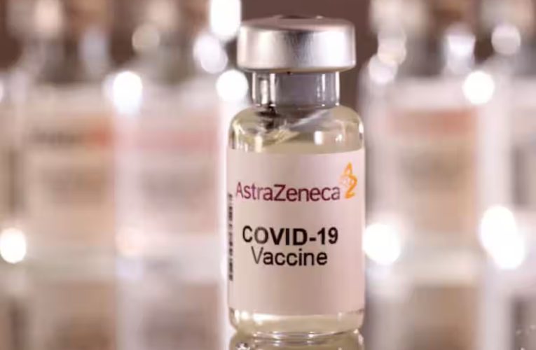 ‘व्यावसायिक कारण’: दुर्लभ दुष्प्रभावों की रिपोर्ट के कुछ सप्ताह बाद एस्ट्राजेनेका ने कोविड वैक्सीन वापस ले ली