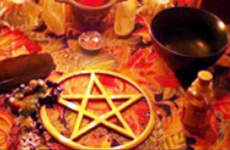 यूपी: श्मशान में निर्वस्त्र होकर तंत्र-मंत्र कर रही थी महिला, ग्रामीणों ने बेरहमी से पीटा